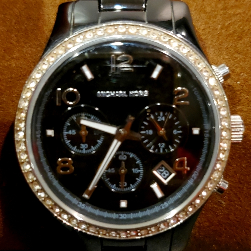 Michael zkors watch very good condition